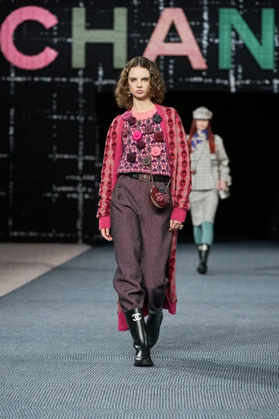 Look 28